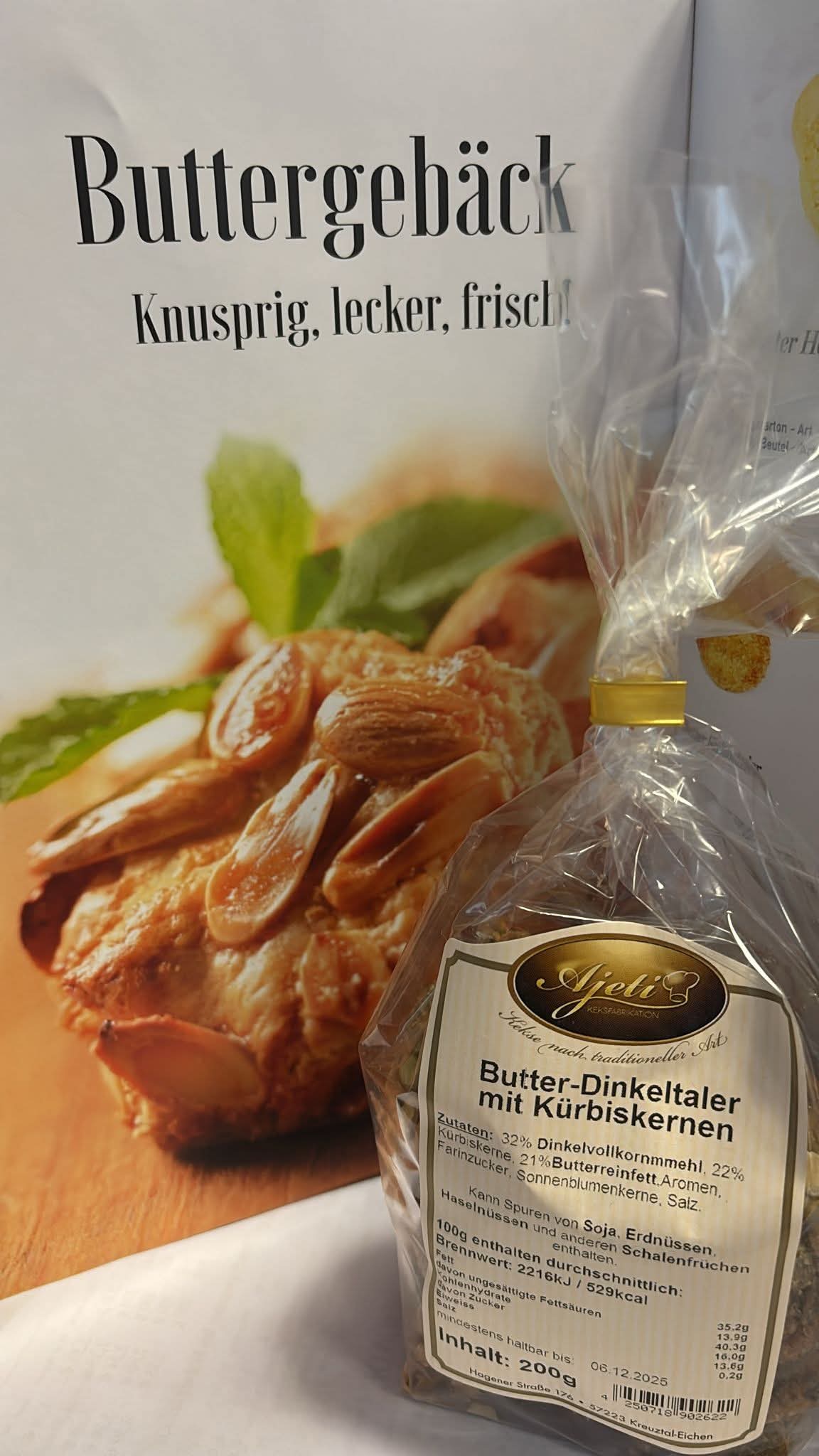 Butter-Dinkeltaler mit Kürbiskernen