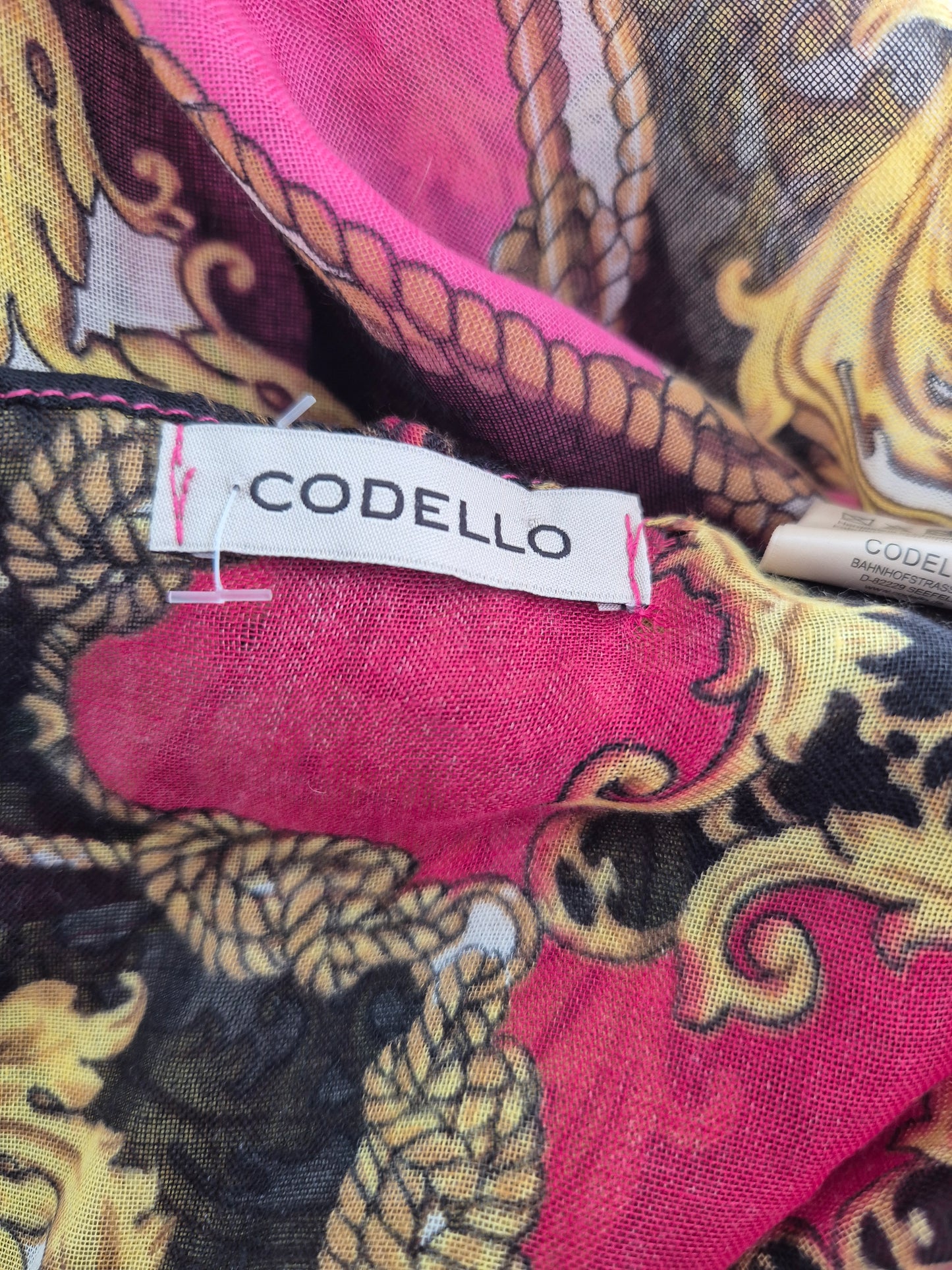 Paisley Tuch Codello