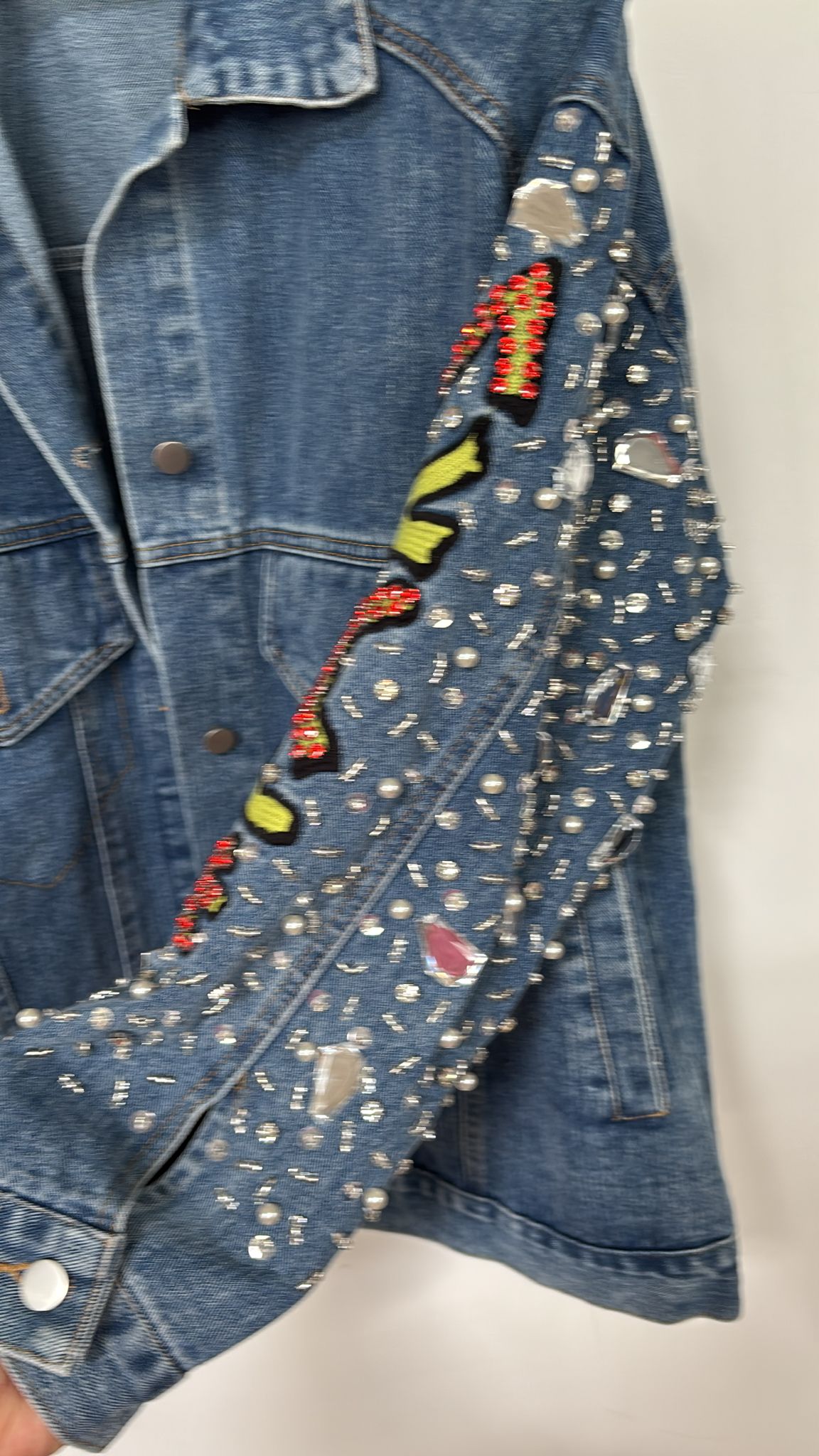Jeansjacke Diamantärmel
