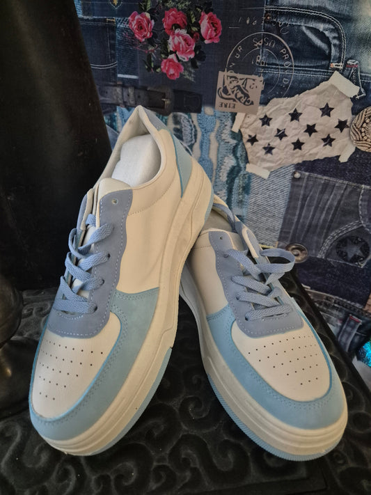 Sneaker hellblau