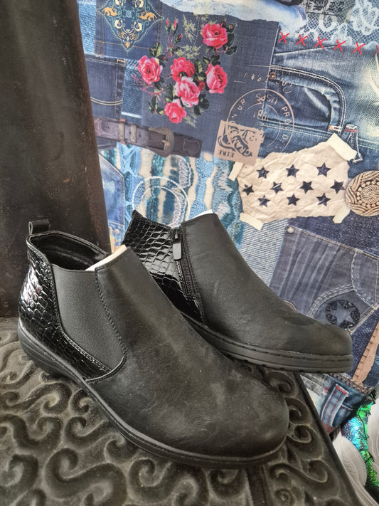 Boots Small Supremo
