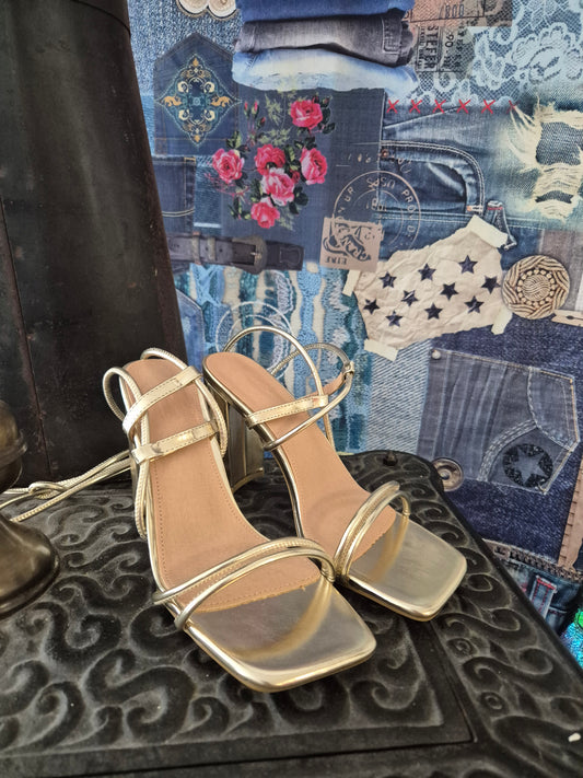 Heels gold Schnürr