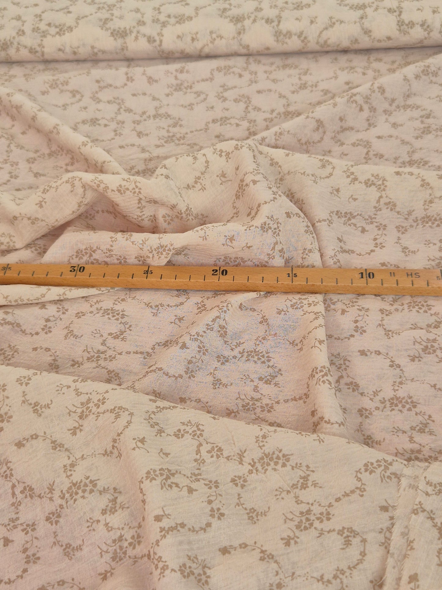 Voileprint Blume beige
