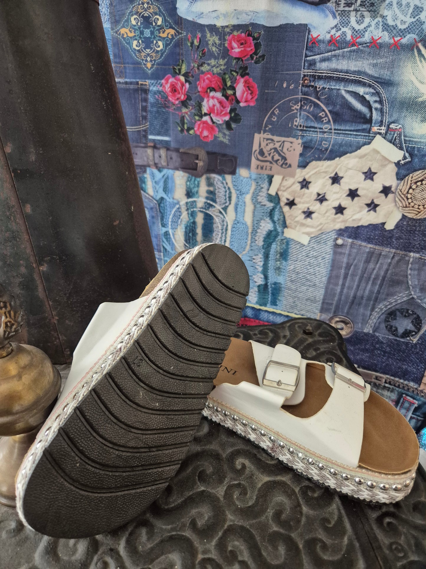 Sandalen weiß Nieten