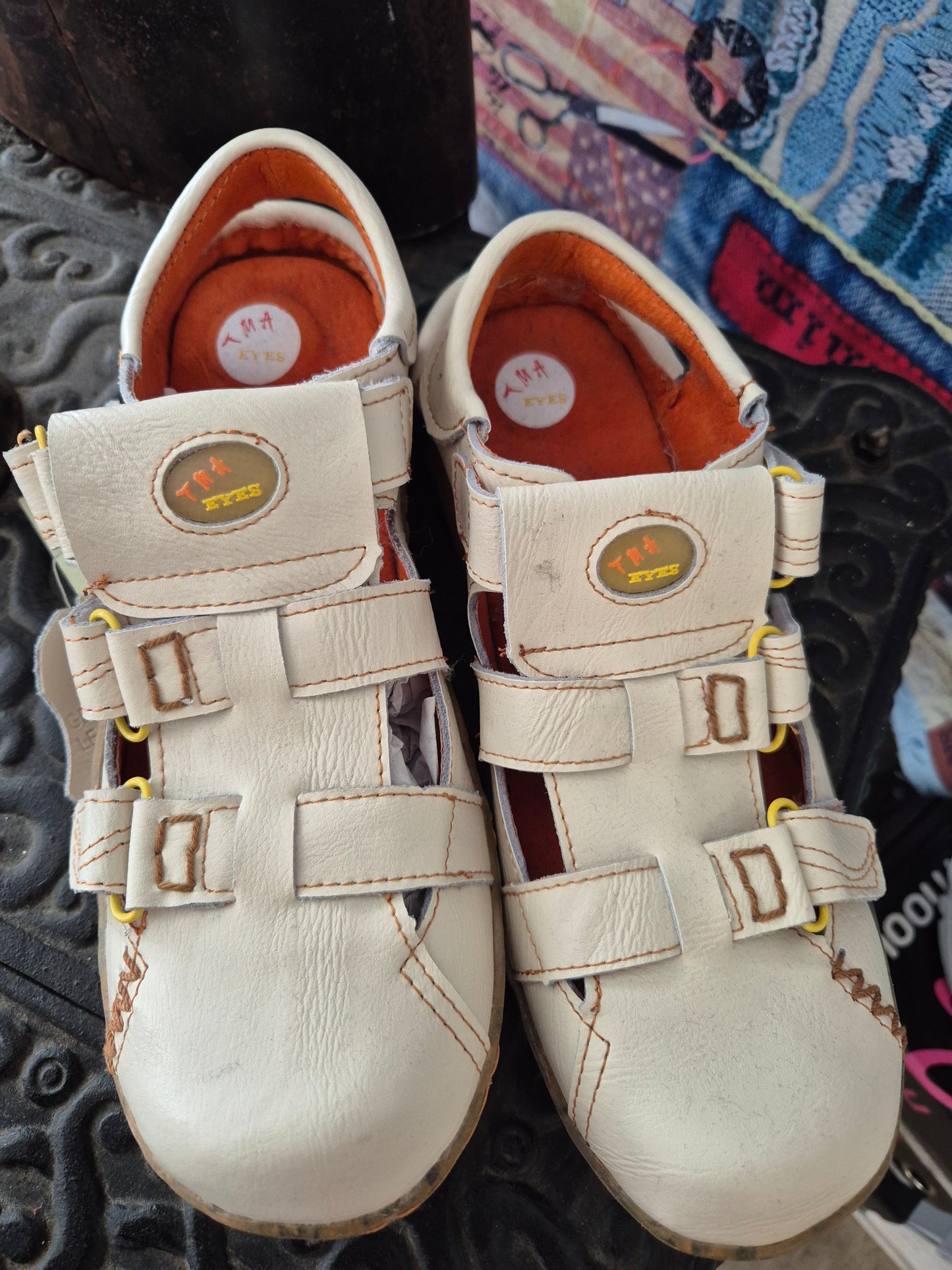 Schuhe weiß Schnallen