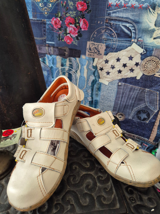 Schuhe weiß Schnallen