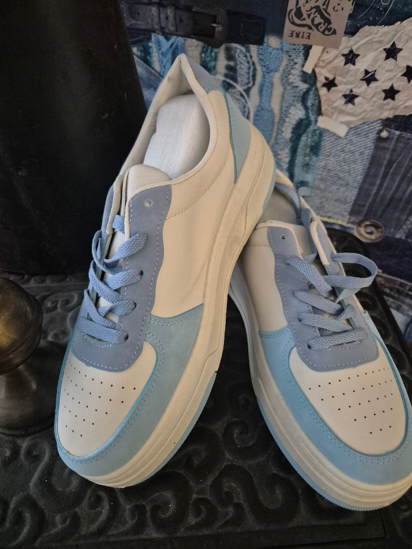 Sneaker hellblau