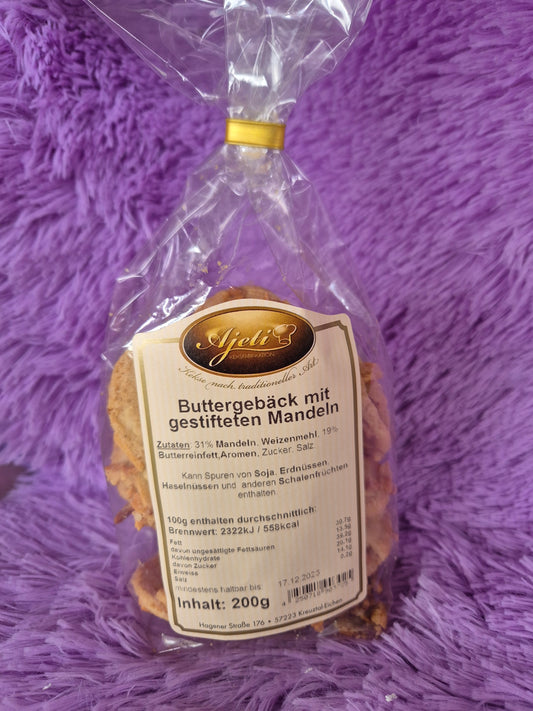Buttergebäck mit gestifteten Mandeln