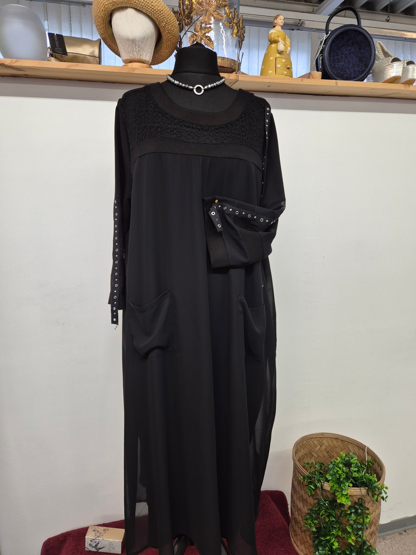 Spitzenkleid black