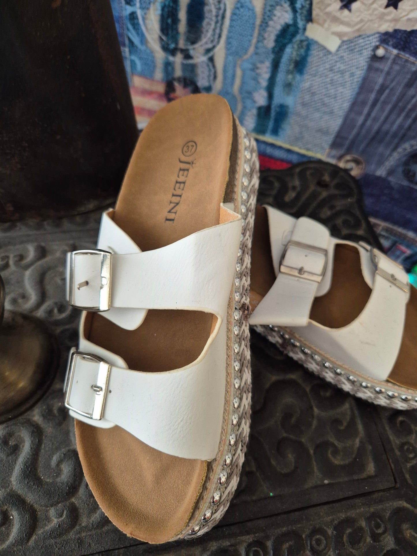 Sandalen weiß Nieten